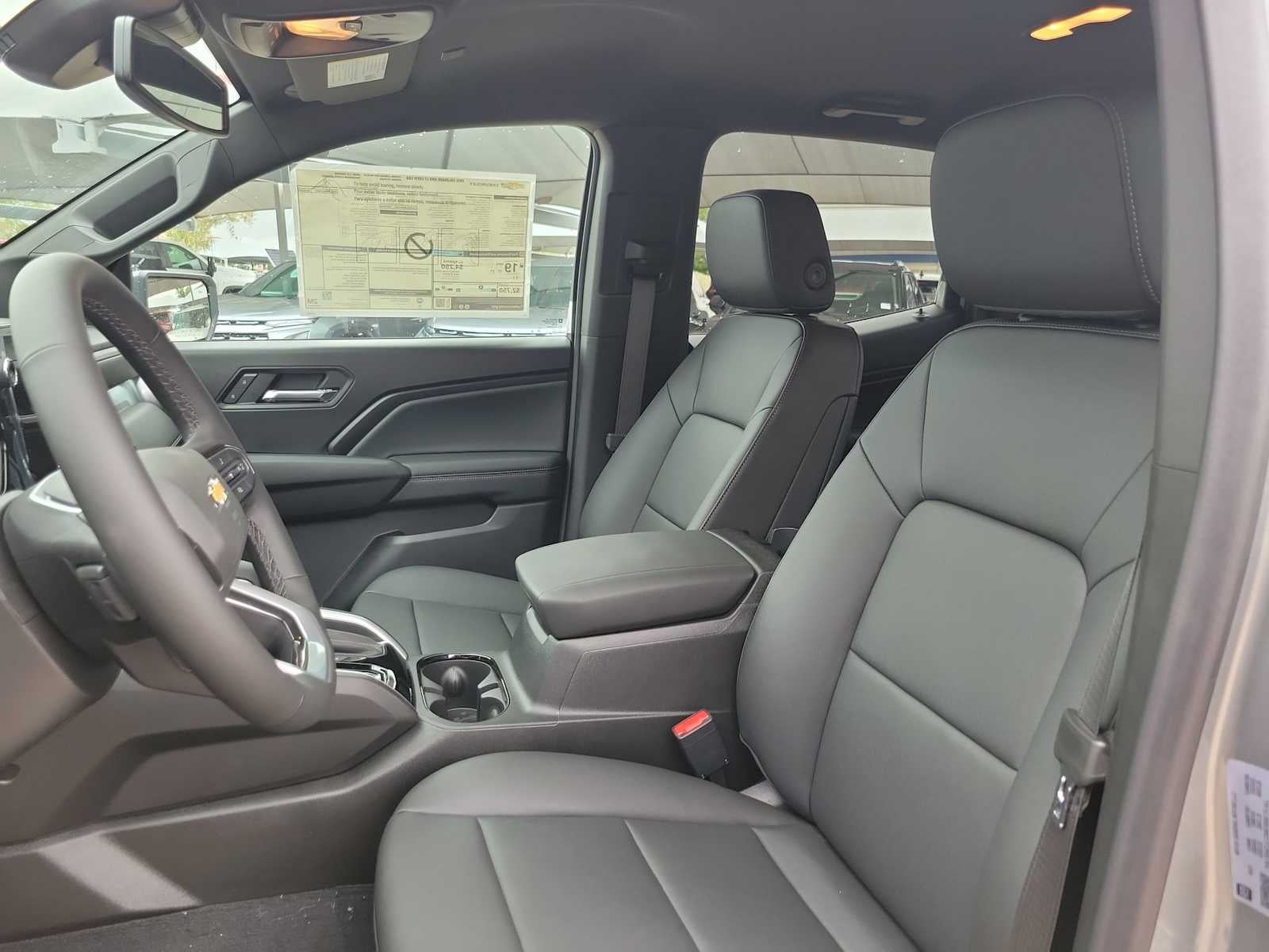 2025 Chevrolet Colorado WT/LT