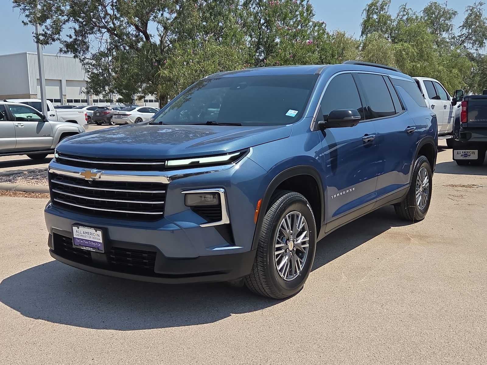 2024 Chevrolet Traverse LT