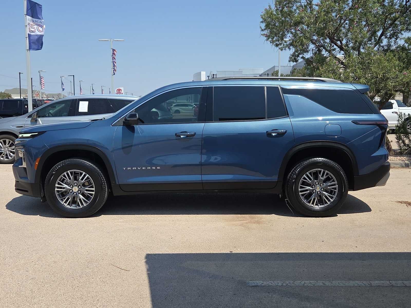 2024 Chevrolet Traverse LT