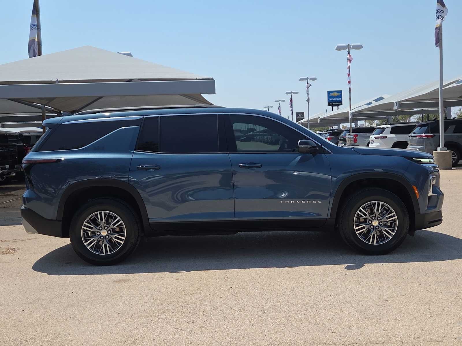 2024 Chevrolet Traverse LT