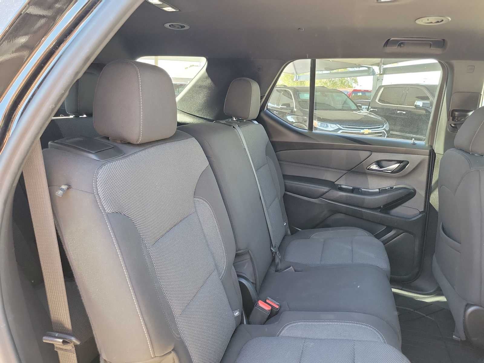 2022 Chevrolet Traverse LT Cloth