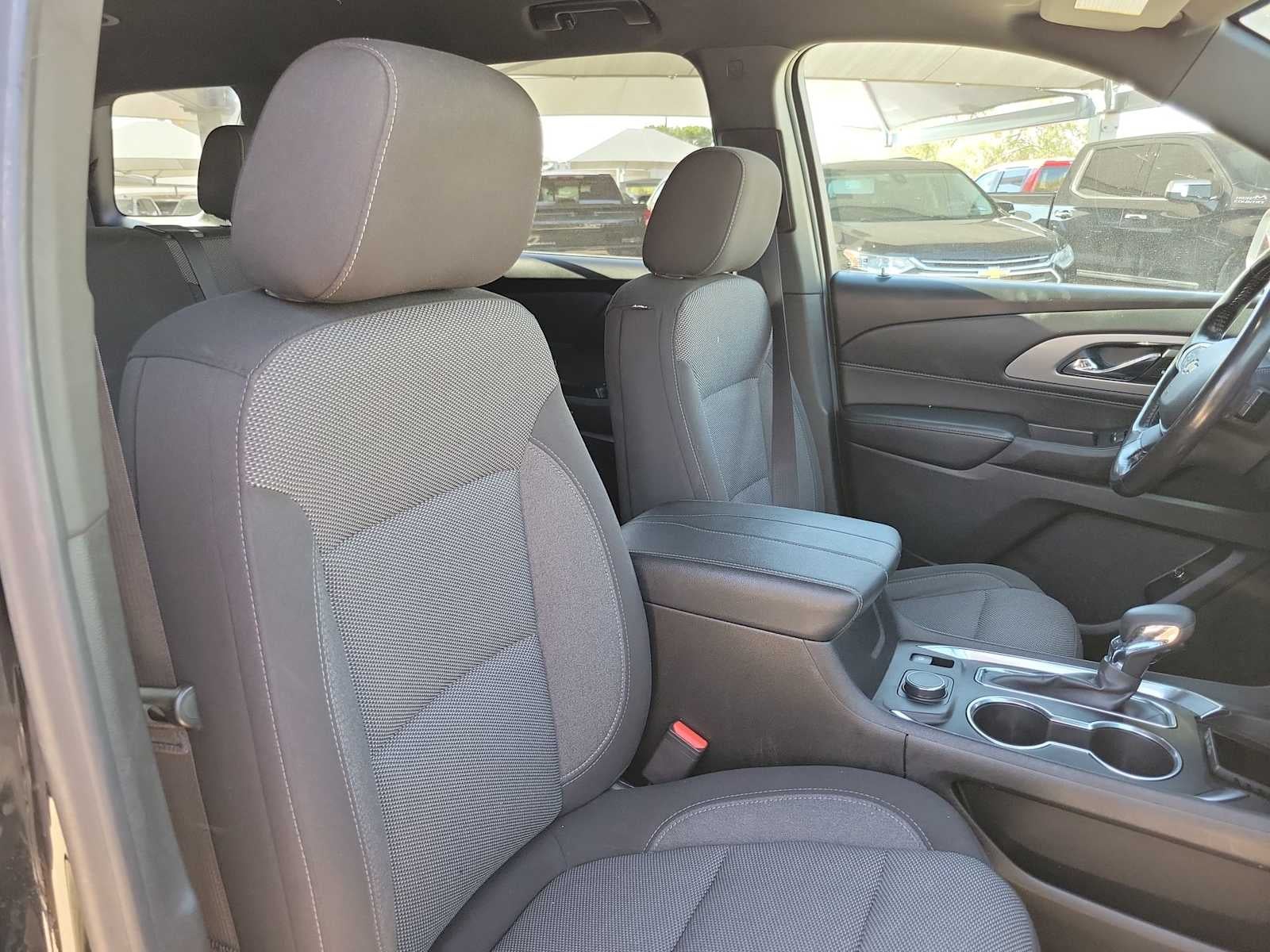 2022 Chevrolet Traverse LT Cloth