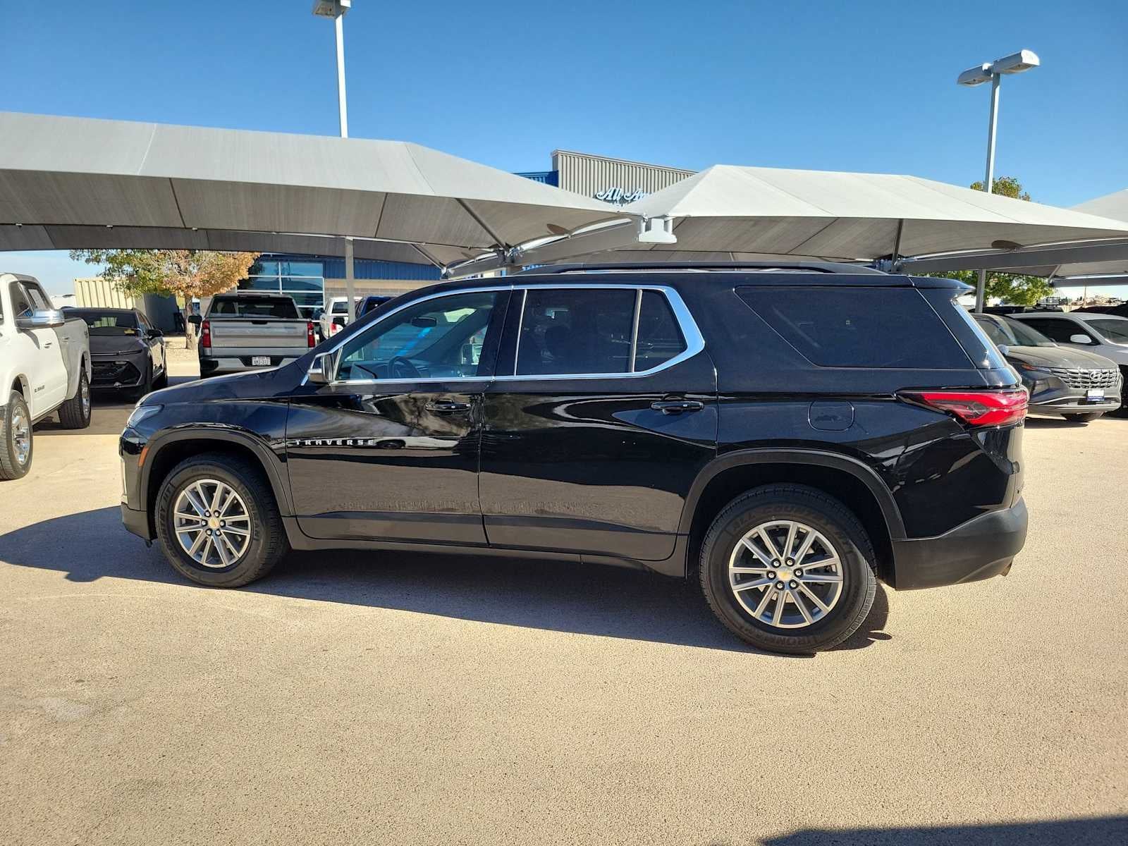 2022 Chevrolet Traverse LT Cloth