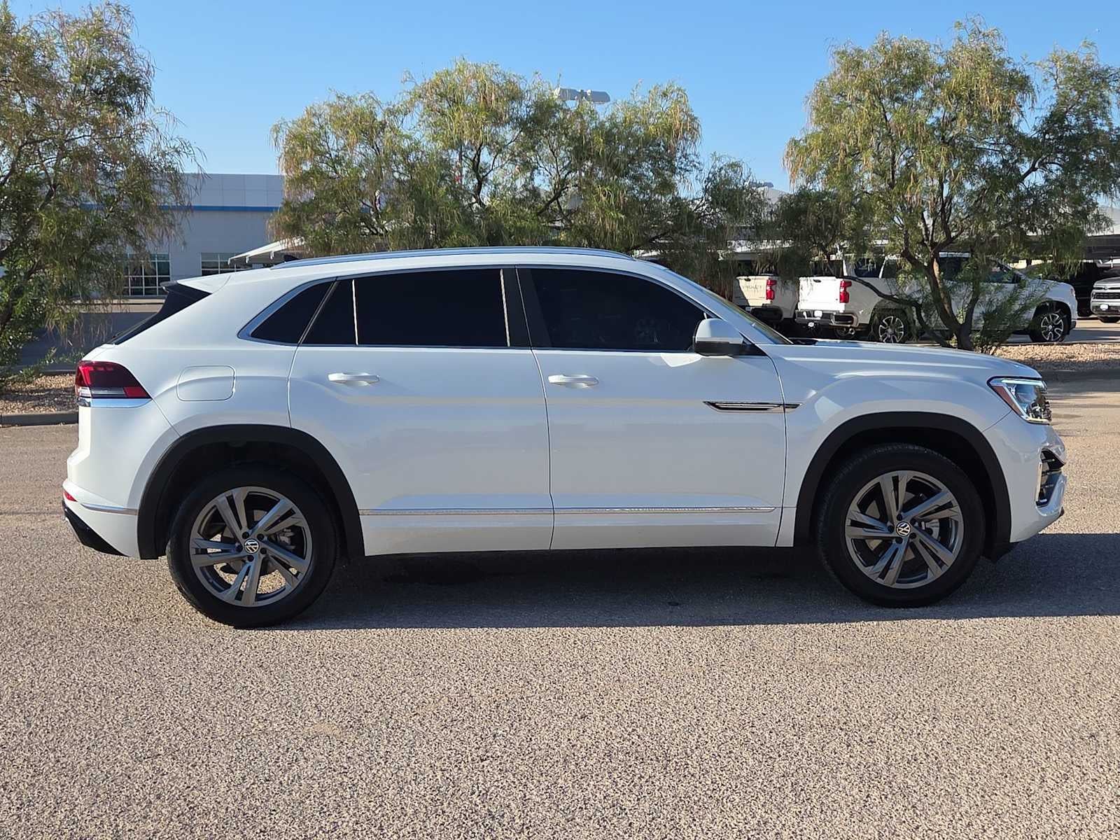 2024 Volkswagen Atlas Cross Sport 2.0T SEL R-Line
