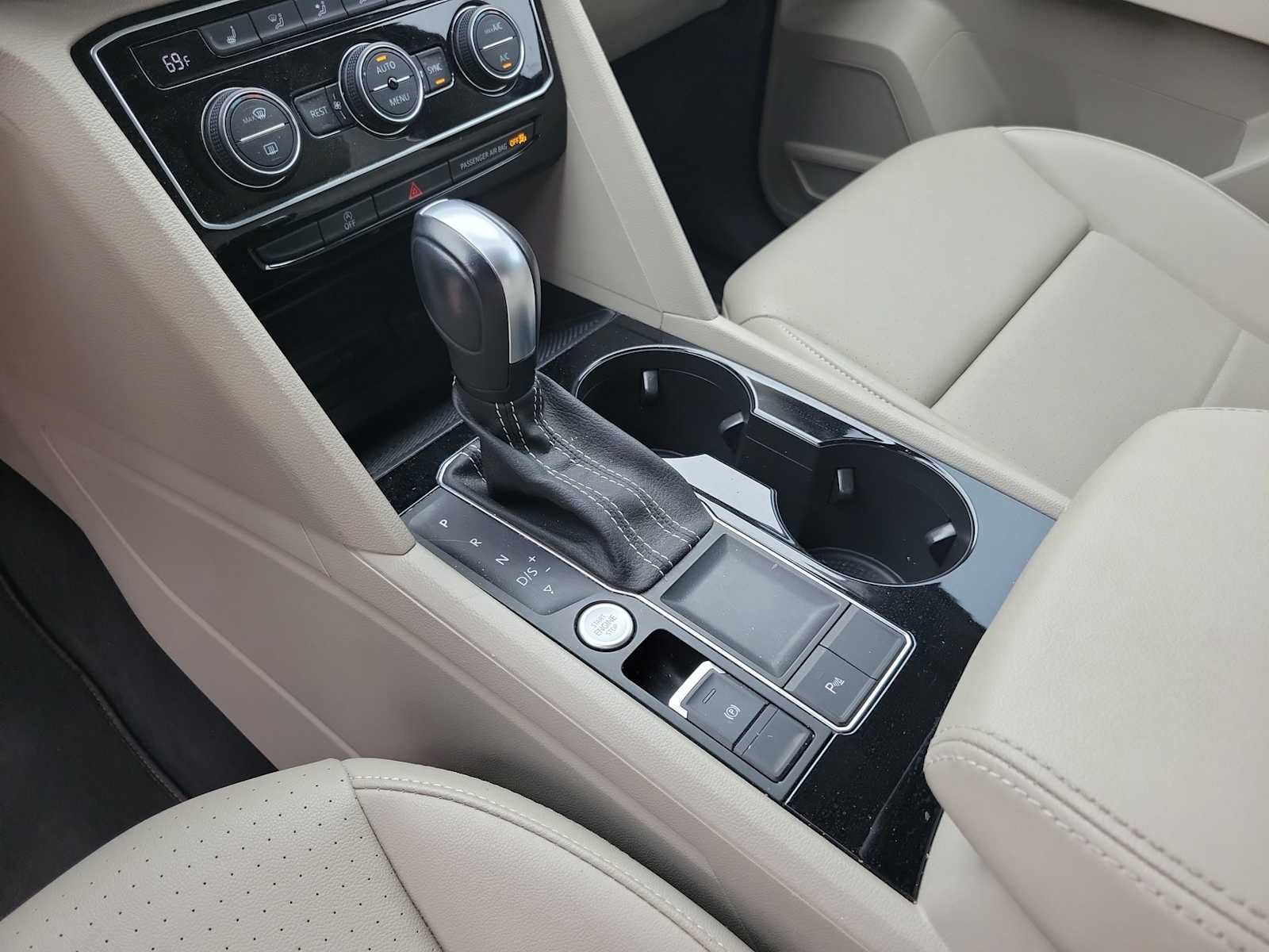 2023 Volkswagen Atlas 2.0T SE w/Technology