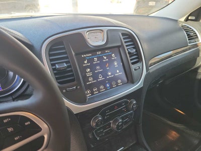 2022 Chrysler 300 Touring L