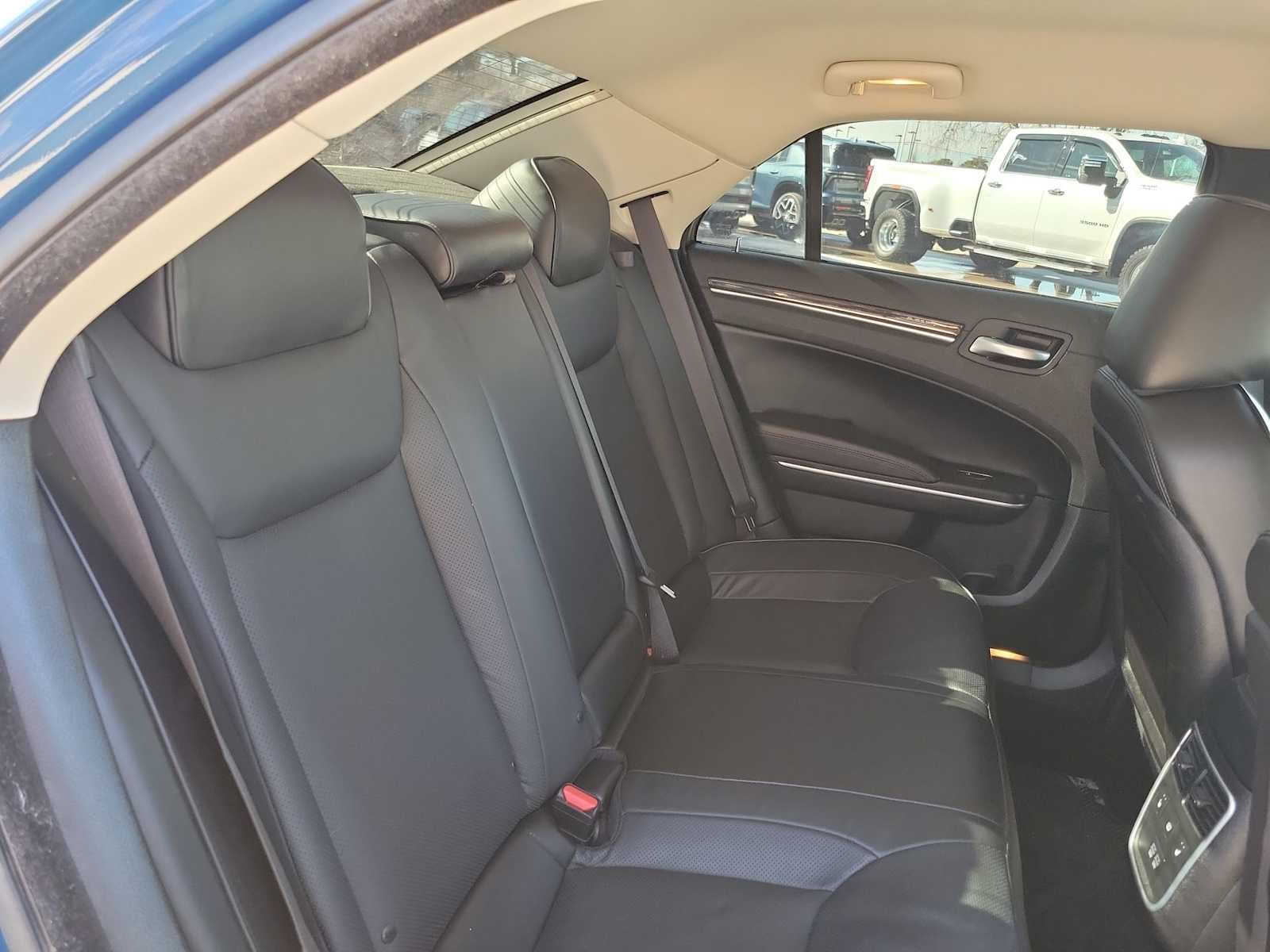 2022 Chrysler 300 Touring L