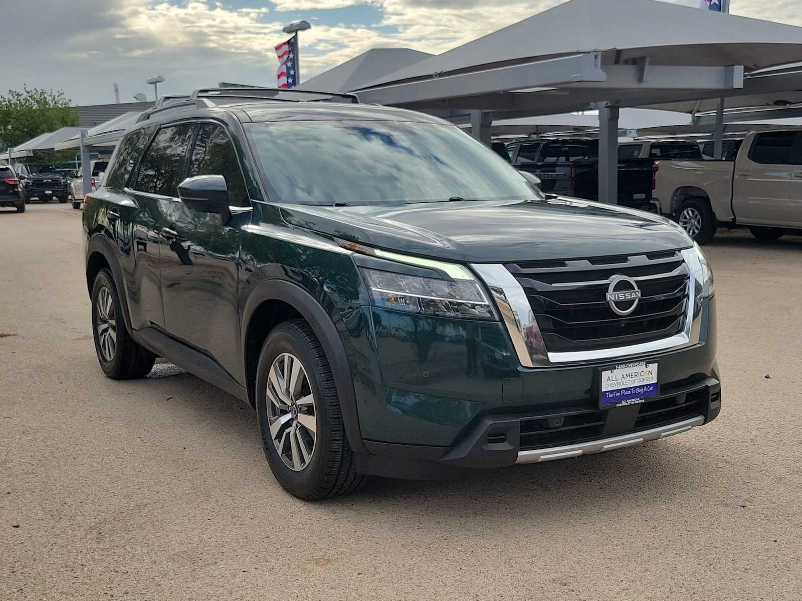 2023 Nissan Pathfinder SL