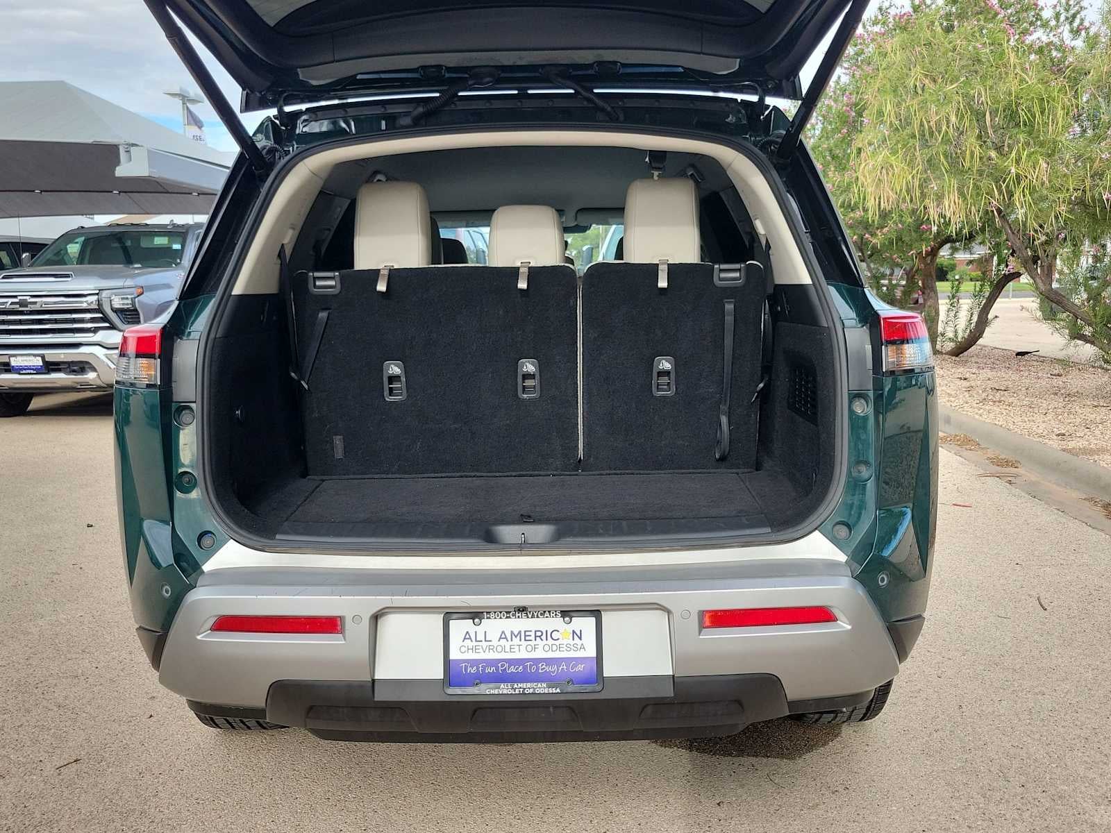 2023 Nissan Pathfinder SL