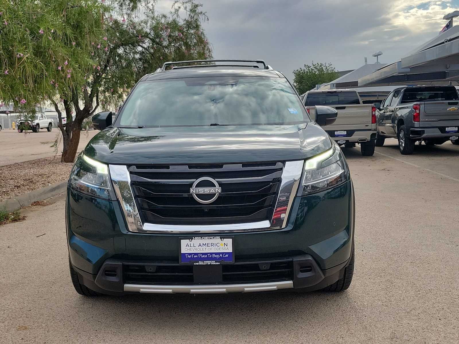 2023 Nissan Pathfinder SL