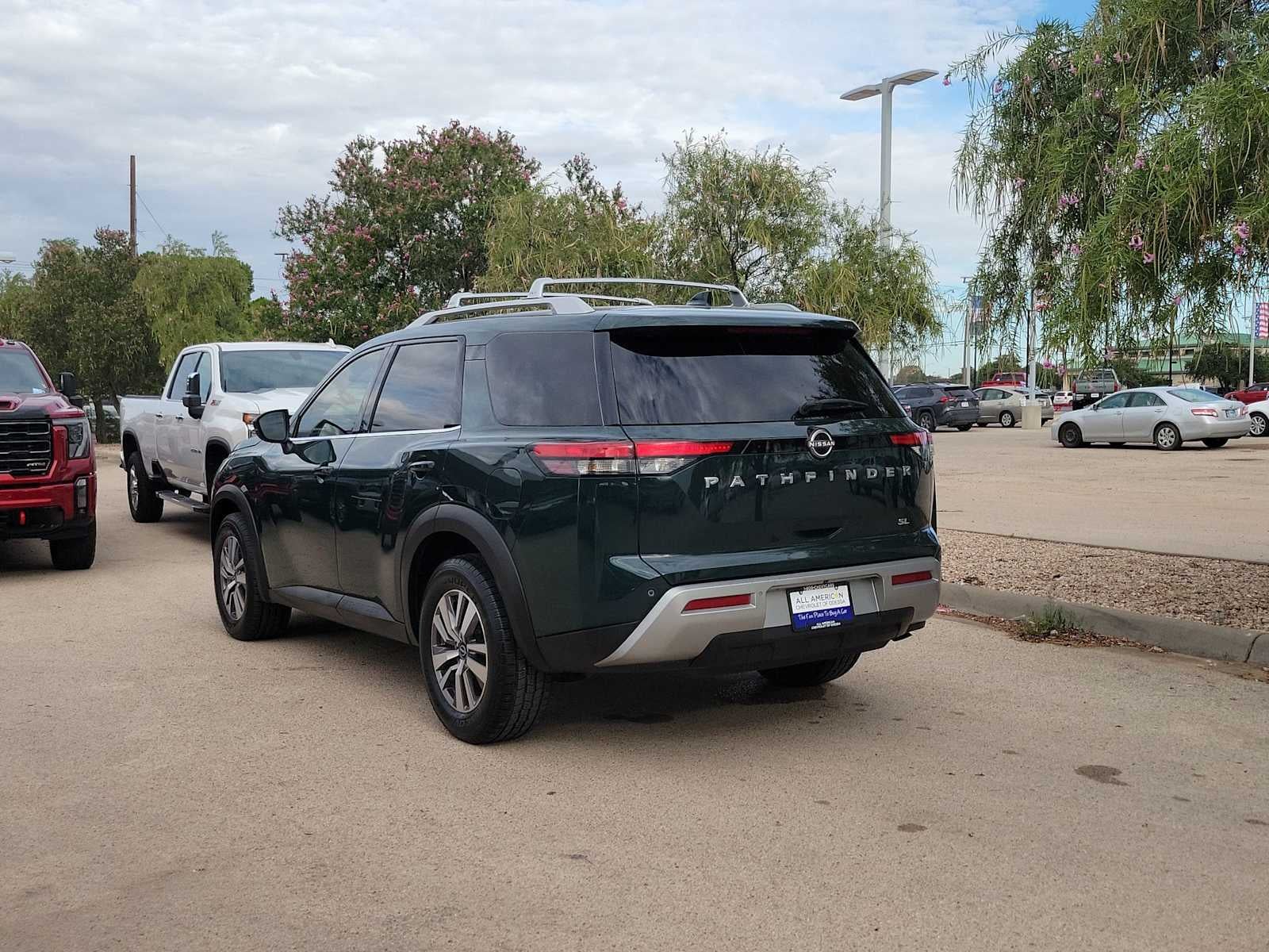 2023 Nissan Pathfinder SL