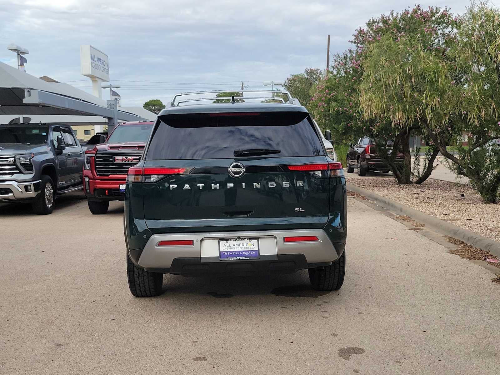 2023 Nissan Pathfinder SL
