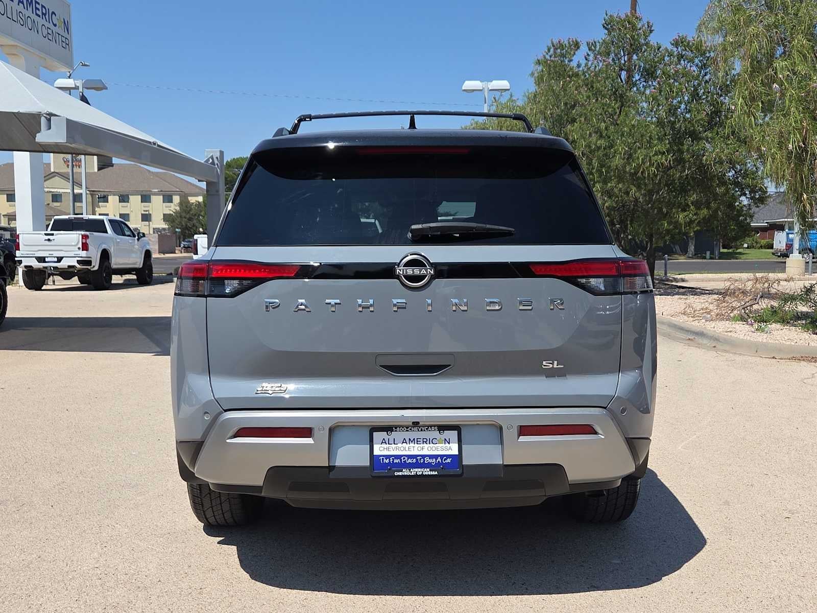 2022 Nissan Pathfinder SL