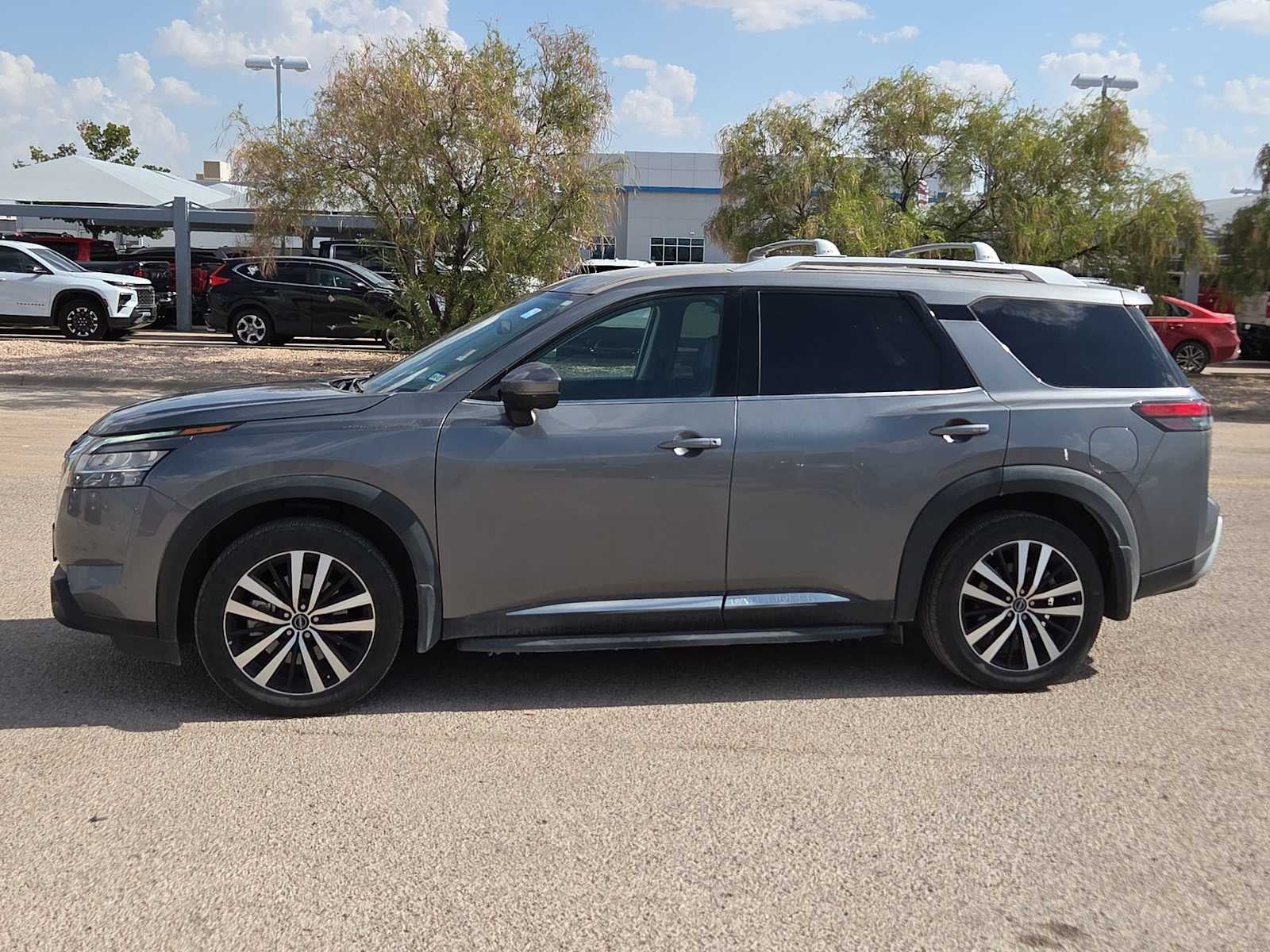 2024 Nissan Pathfinder Platinum