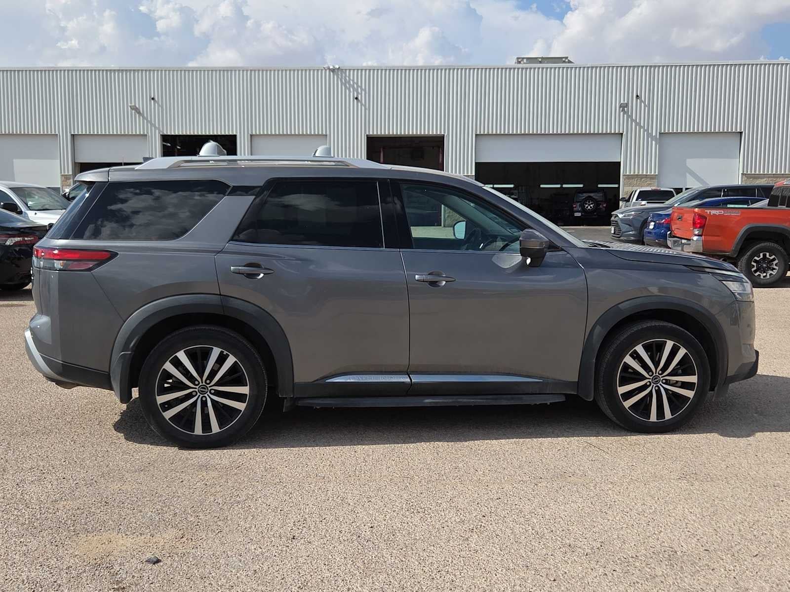 2024 Nissan Pathfinder Platinum