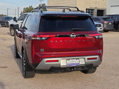 2023 Nissan Pathfinder Platinum