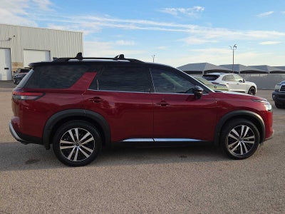 2023 Nissan Pathfinder Platinum