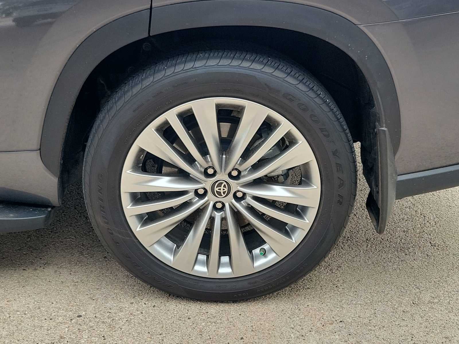 2025 Toyota Highlander Hybrid Platinum