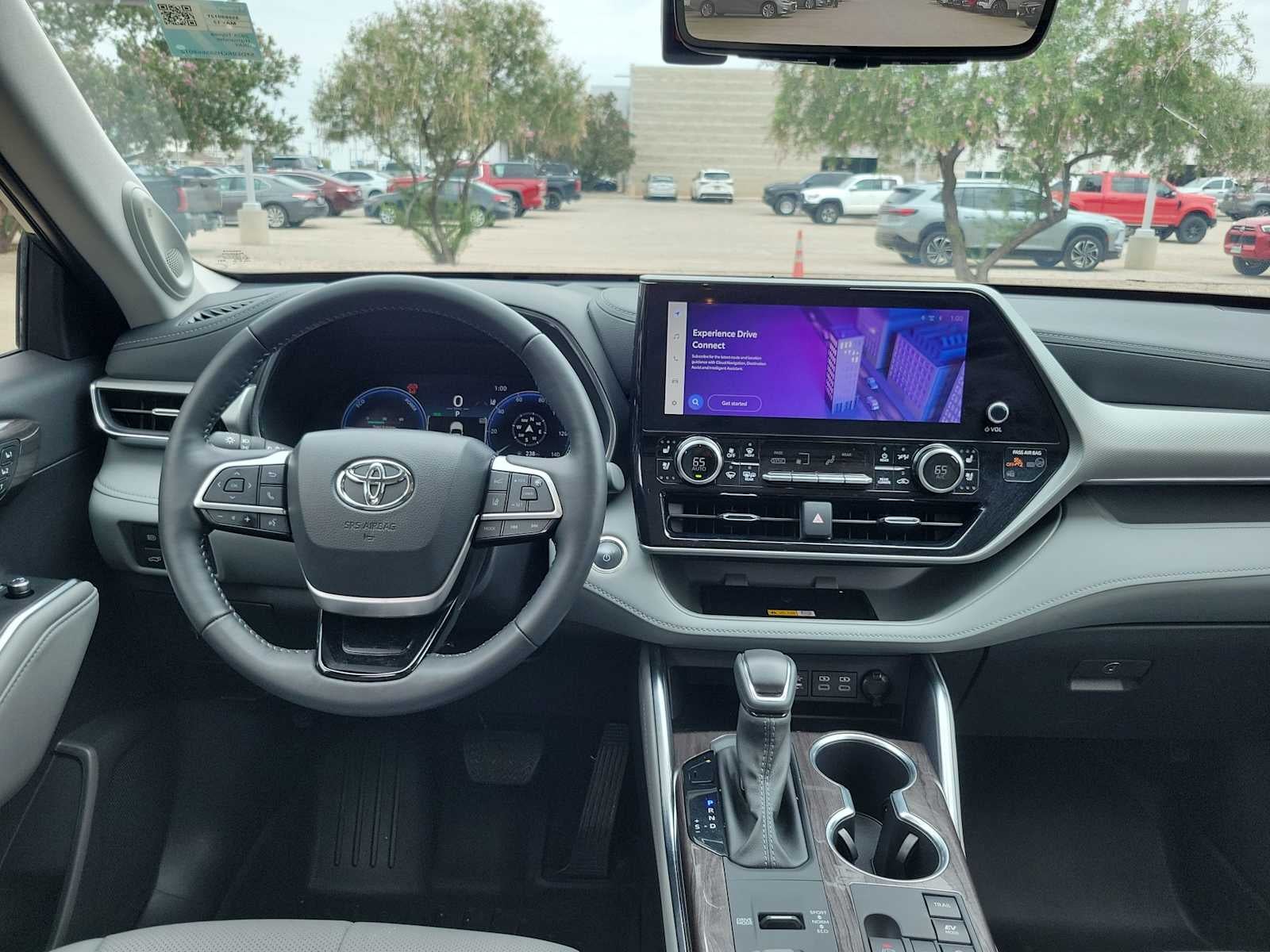 2025 Toyota Highlander Hybrid Platinum