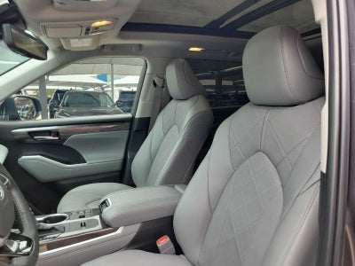 2025 Toyota Highlander Hybrid Platinum