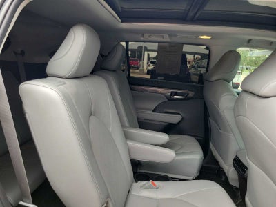2025 Toyota Highlander Hybrid Platinum