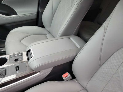 2025 Toyota Highlander Hybrid Platinum