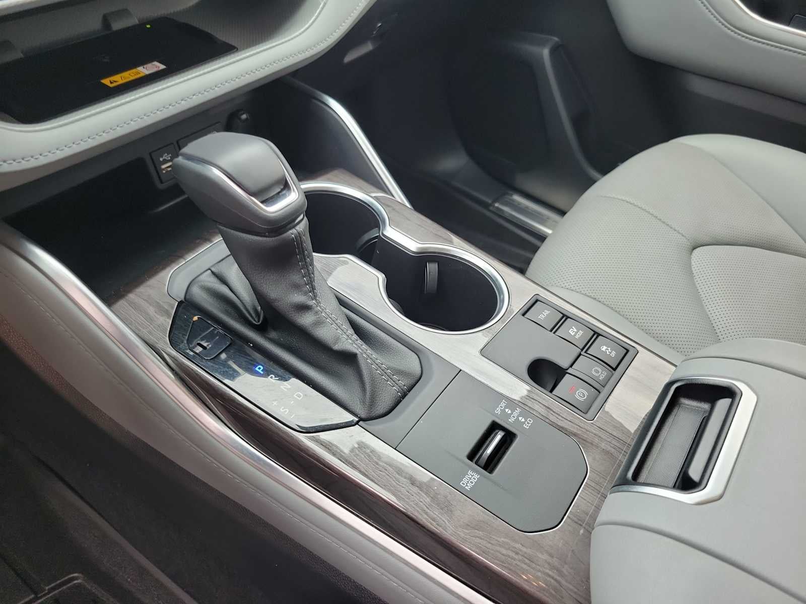 2025 Toyota Highlander Hybrid Platinum
