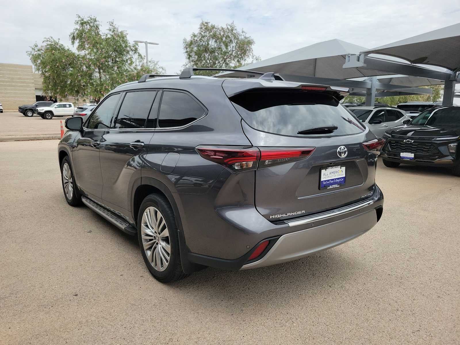 2025 Toyota Highlander Hybrid Platinum