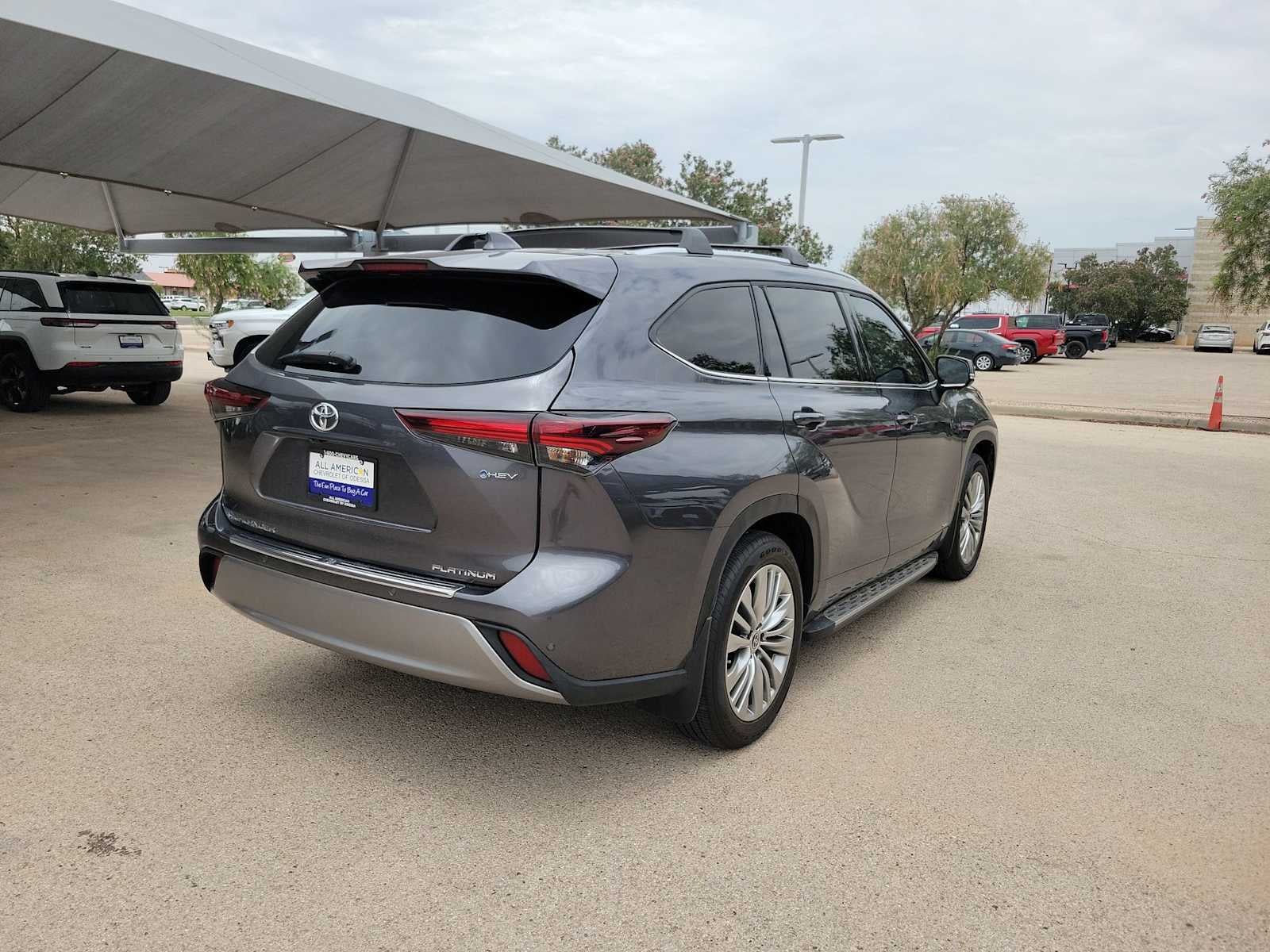 2025 Toyota Highlander Hybrid Platinum