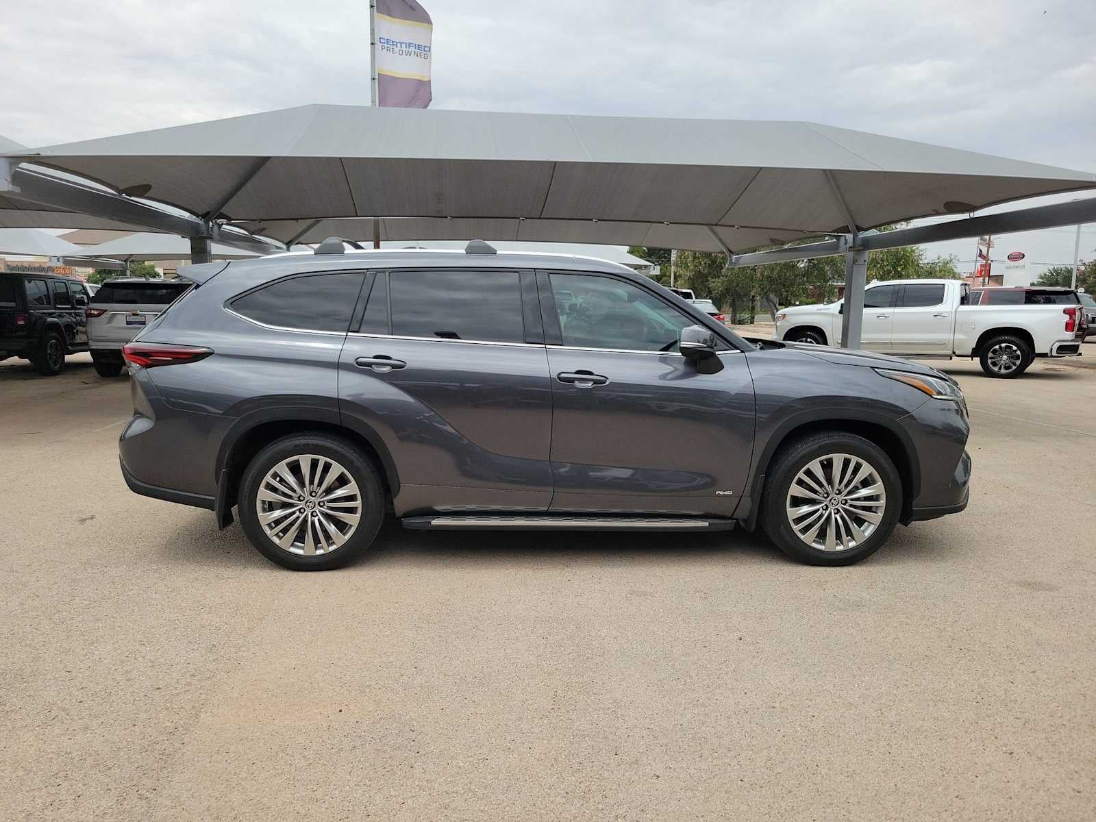 2025 Toyota Highlander Hybrid Platinum