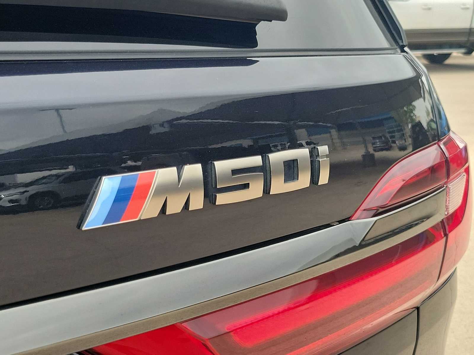 2022 BMW X7 M50i