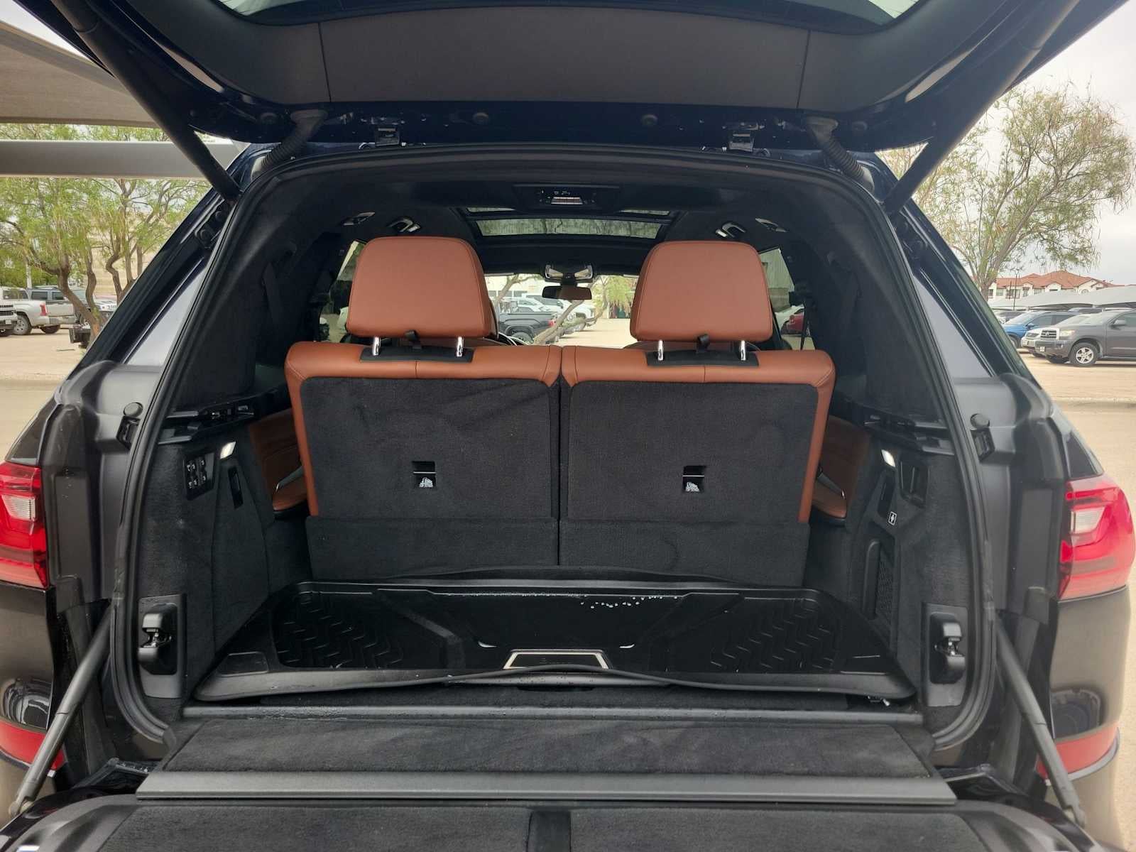 2022 BMW X7 M50i