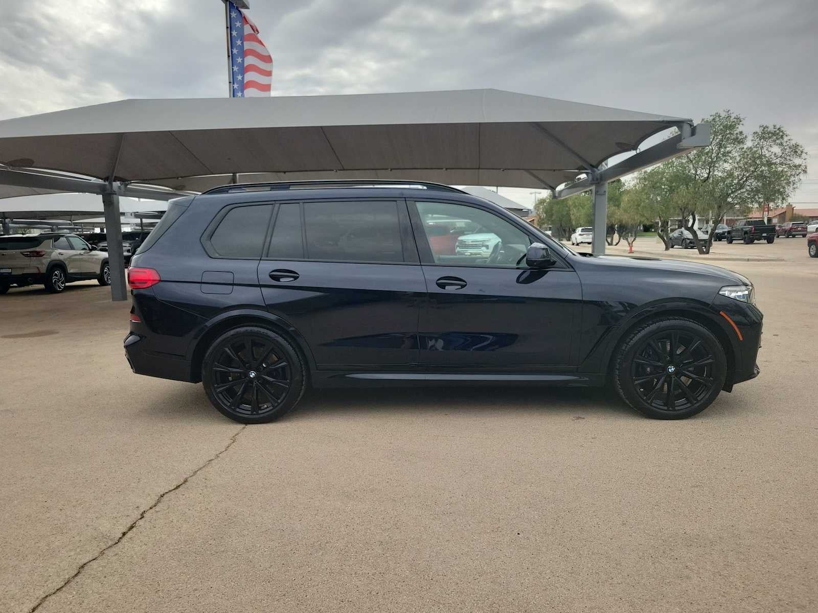 2022 BMW X7 M50i