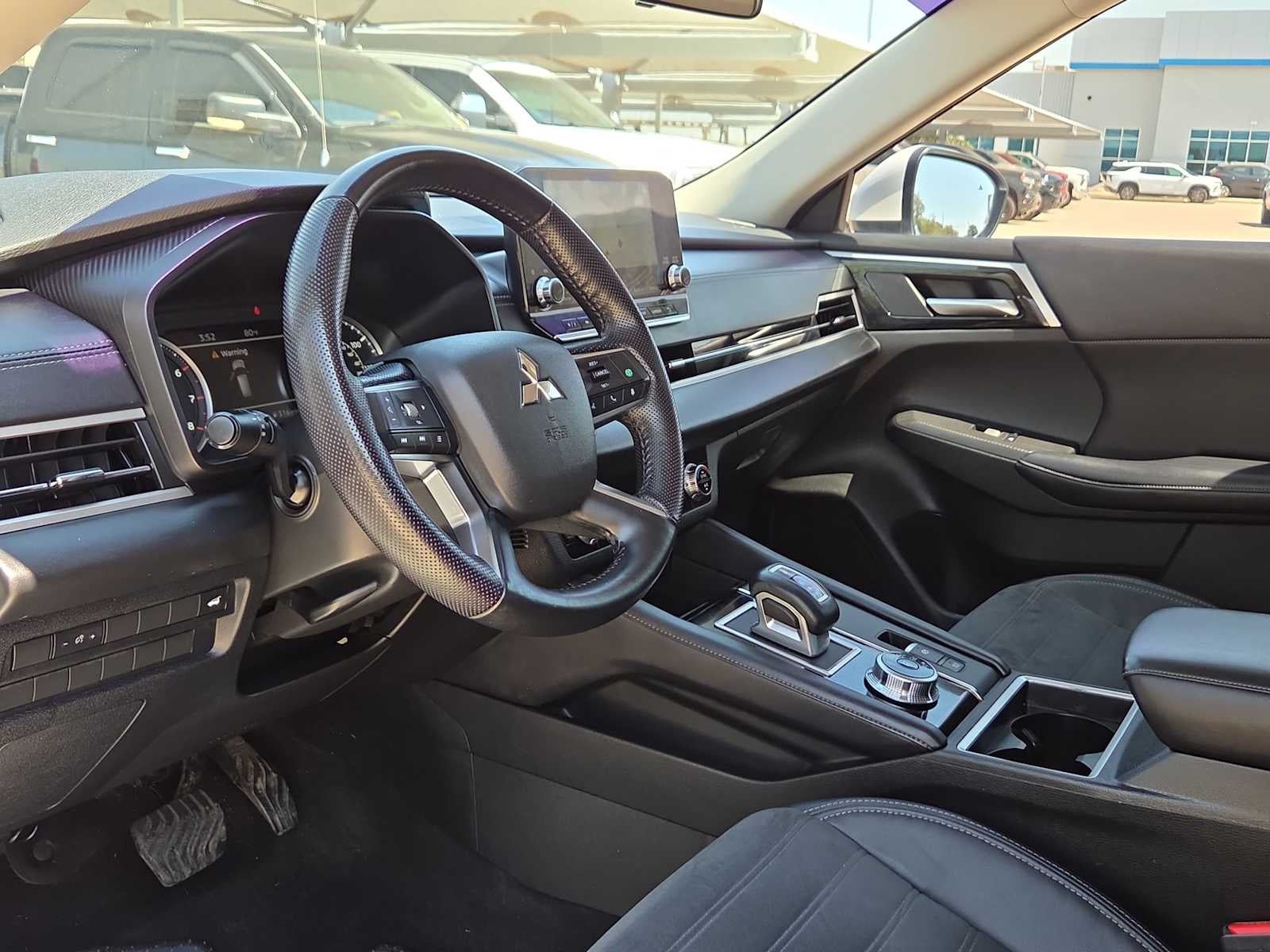 2023 Mitsubishi Outlander SE