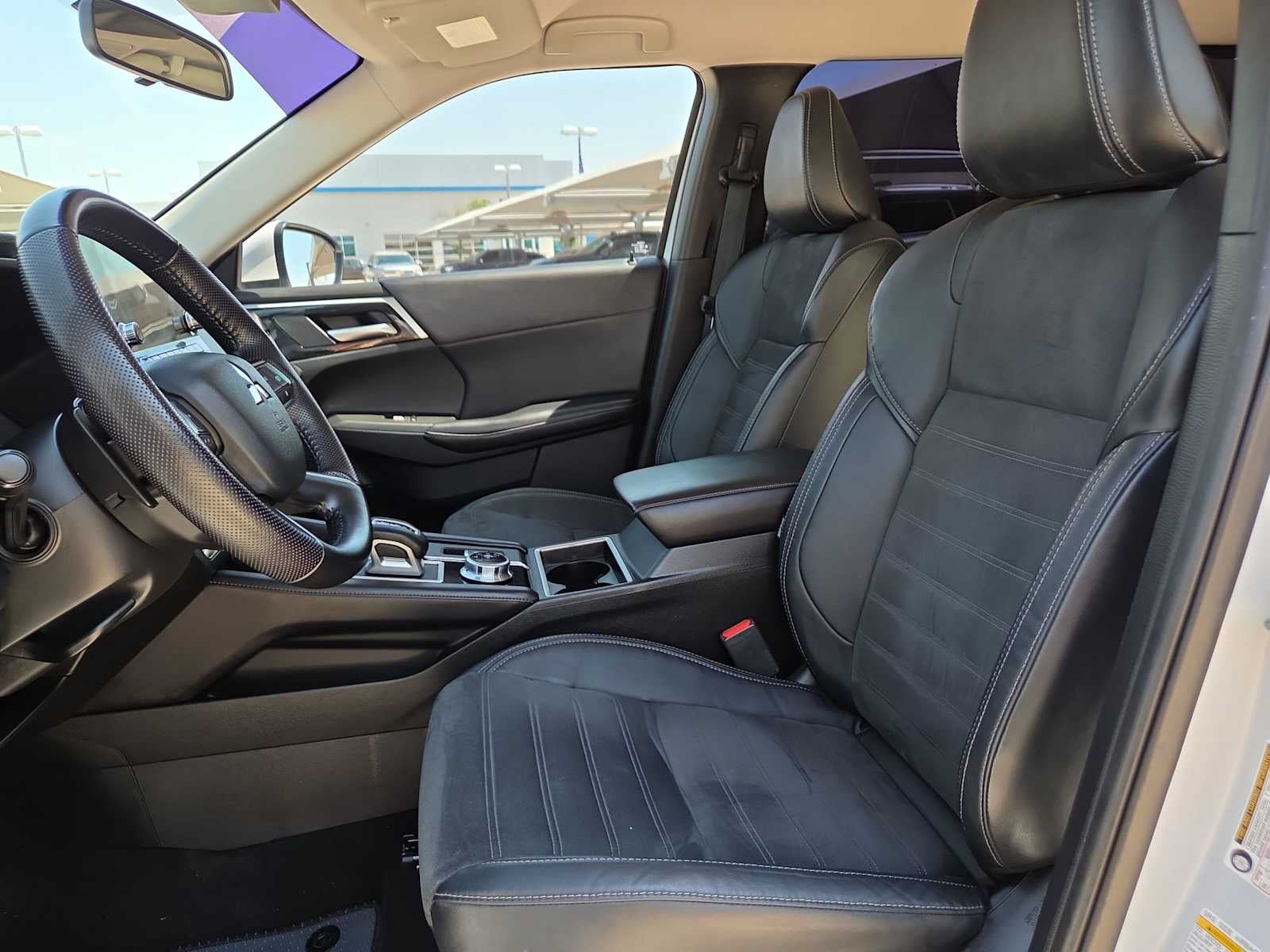2023 Mitsubishi Outlander SE
