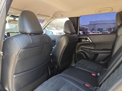 2023 Mitsubishi Outlander SE
