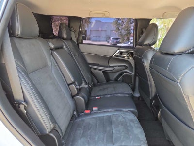 2023 Mitsubishi Outlander SE
