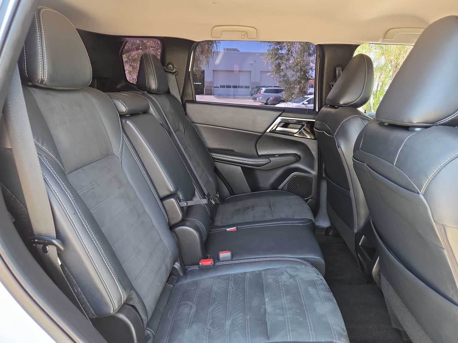 2023 Mitsubishi Outlander SE