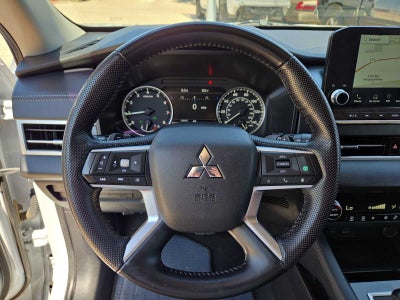 2023 Mitsubishi Outlander SE