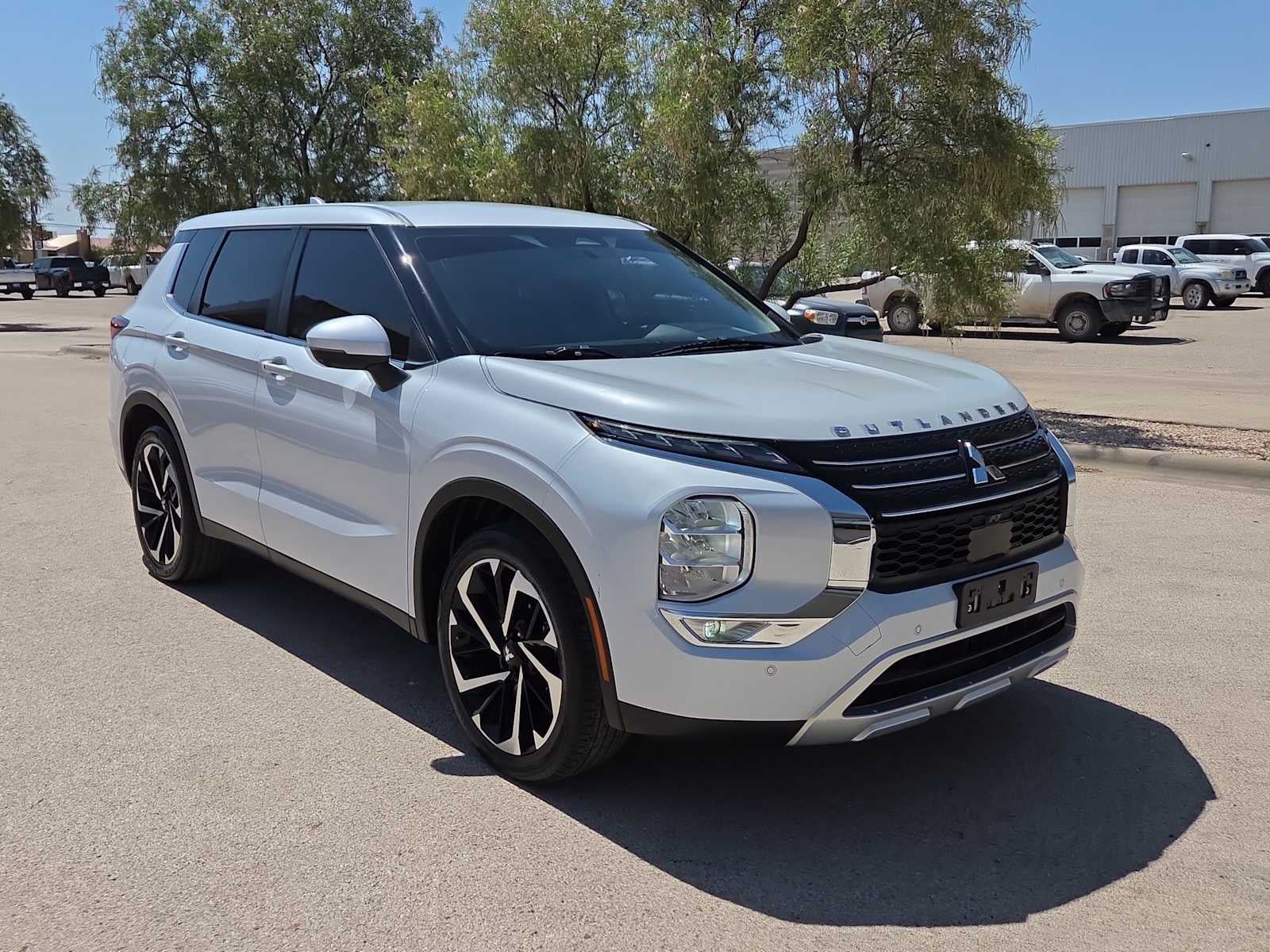 2023 Mitsubishi Outlander SE