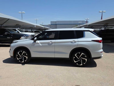 2023 Mitsubishi Outlander SE