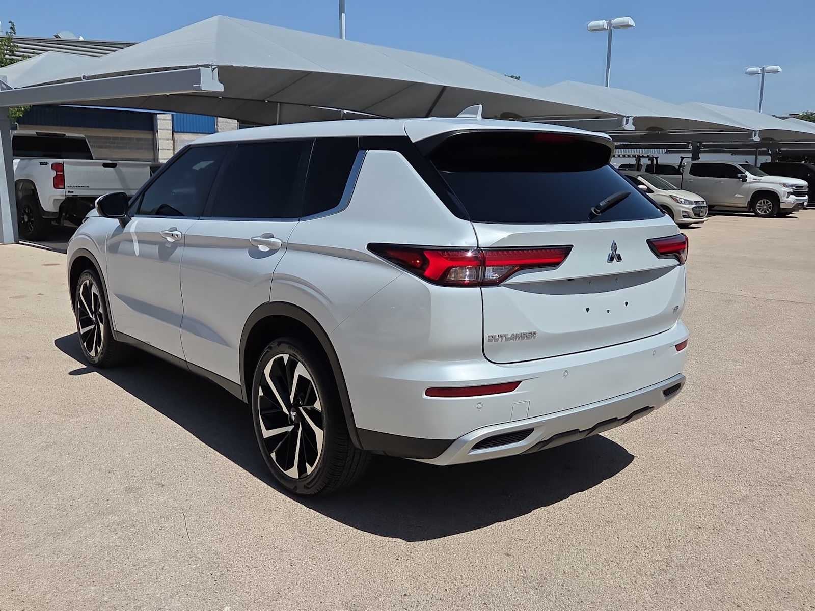 2023 Mitsubishi Outlander SE