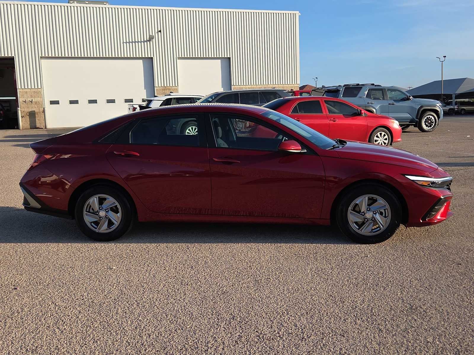 2025 Hyundai Elantra SE