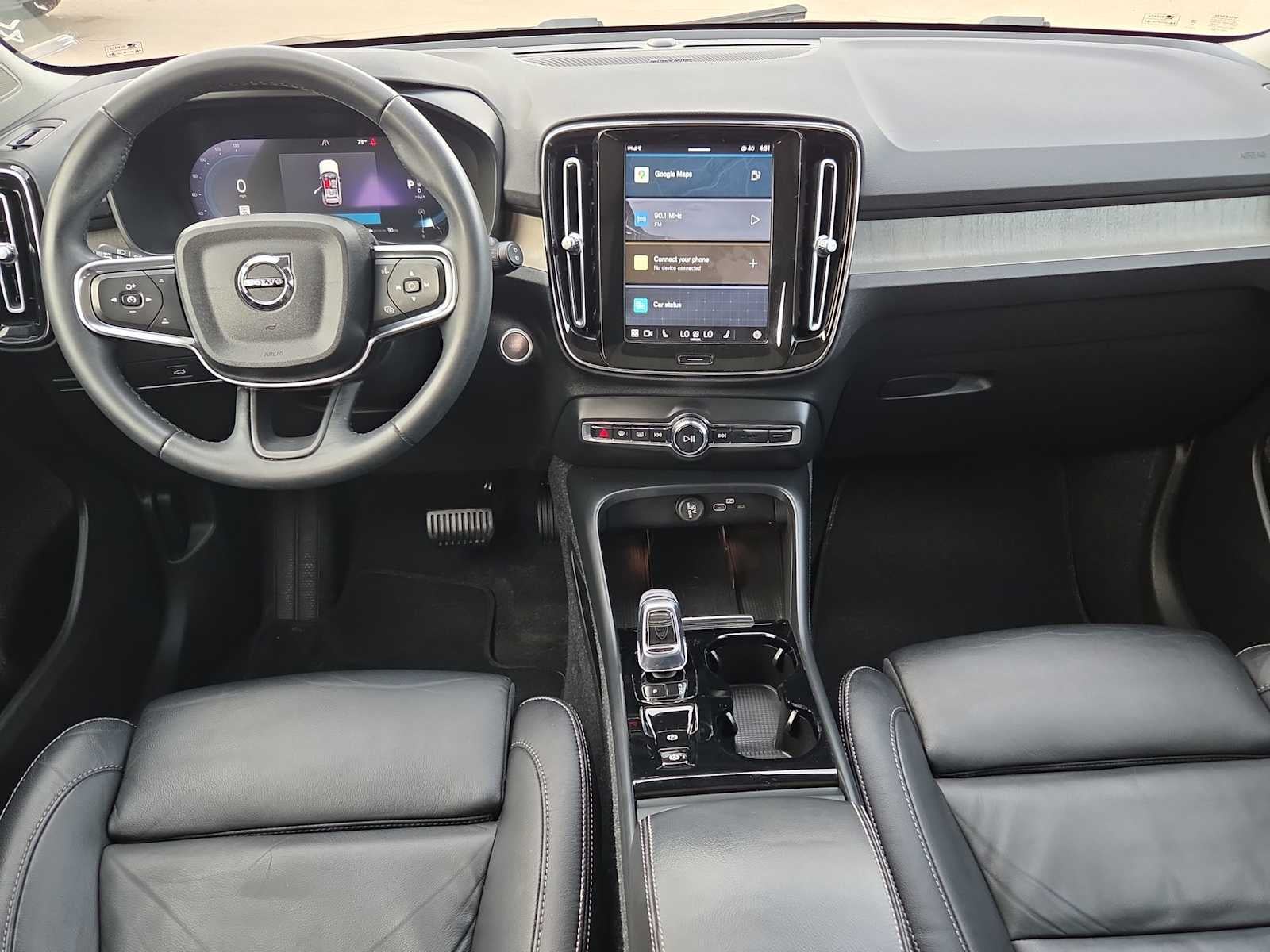 2023 Volvo XC40 Ultimate Dark Theme