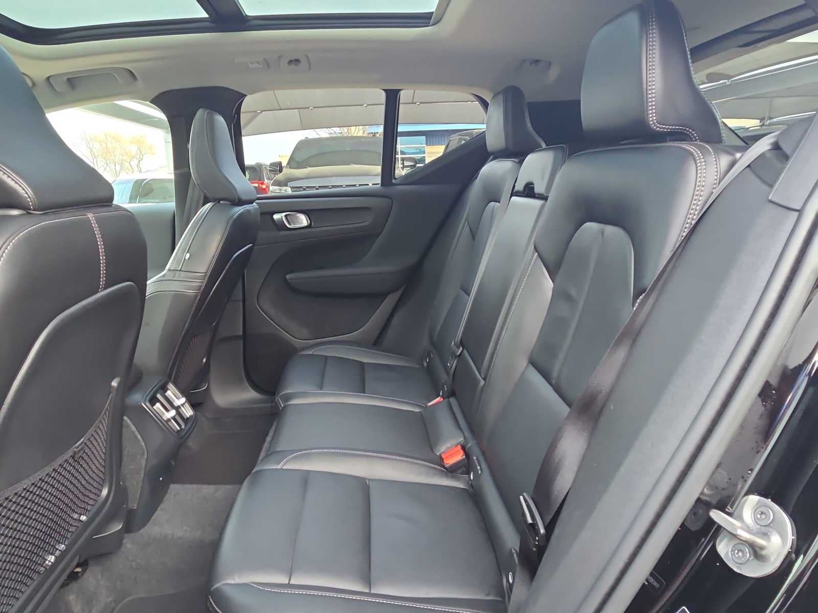 2023 Volvo XC40 Ultimate Dark Theme