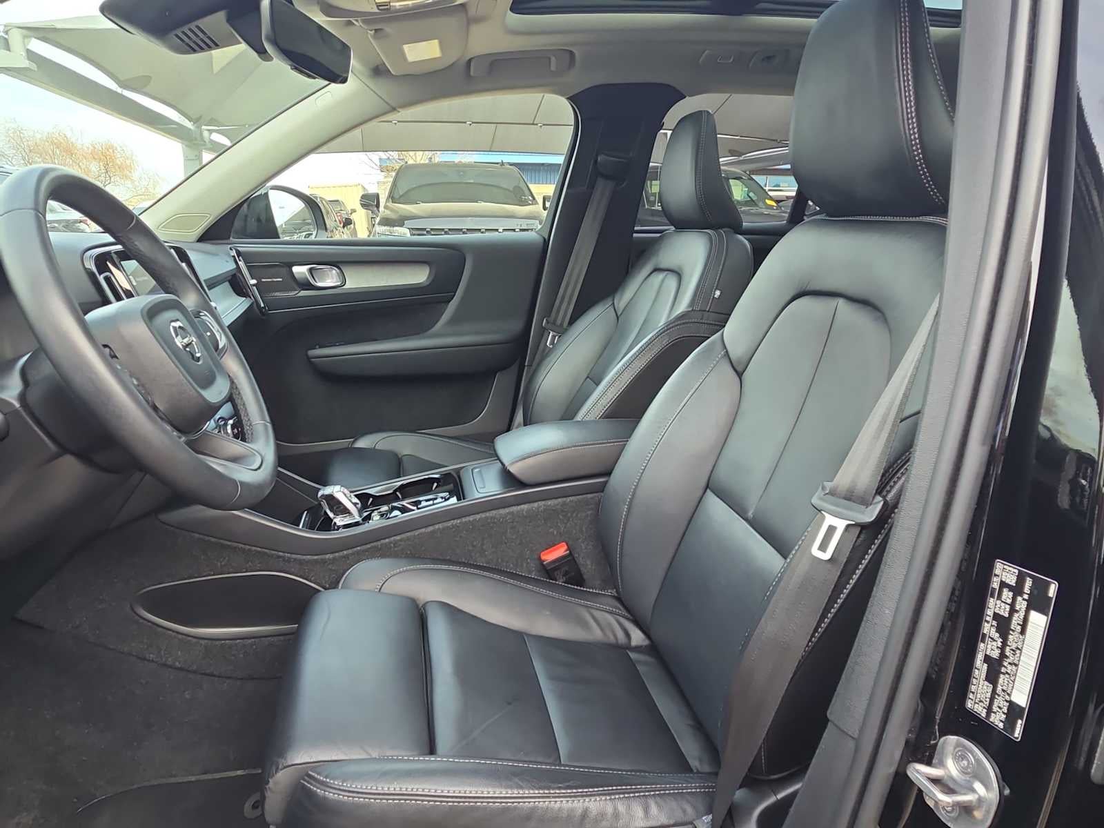 2023 Volvo XC40 Ultimate Dark Theme