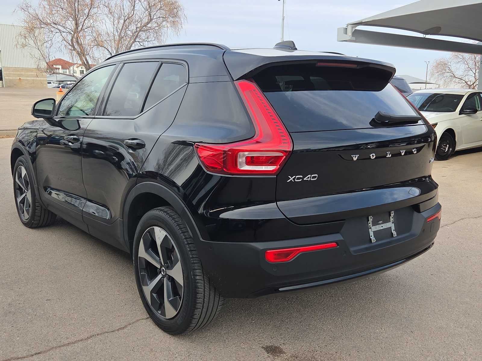 2023 Volvo XC40 Ultimate Dark Theme