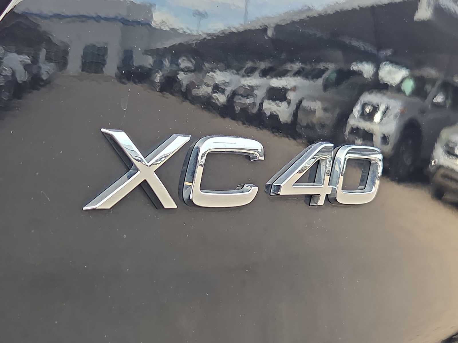 2023 Volvo XC40 Ultimate Dark Theme